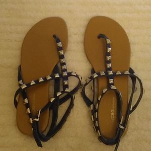BCBG generation sandles